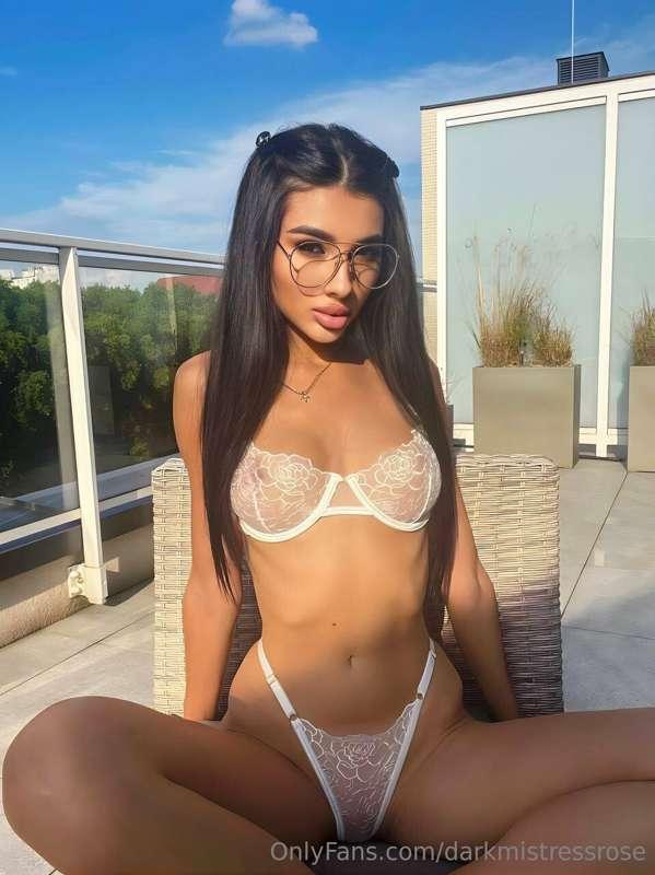 @zhanna_fu MY FAV KINKY BADDIE😈🔥

THIS HOTTIE LOVES TO PLAY ..