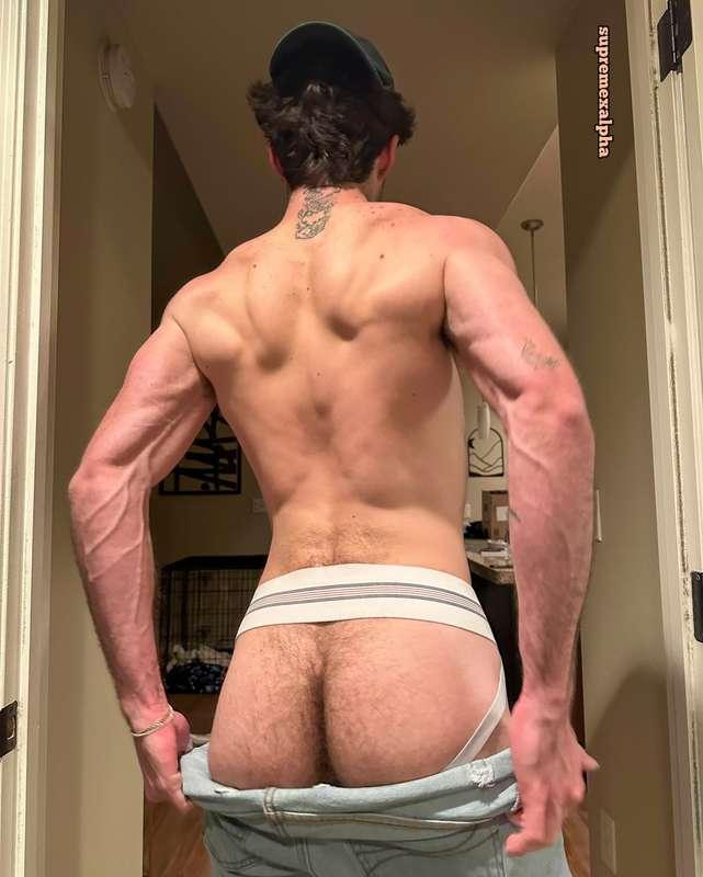 POV ur my roomate watching me change 👀