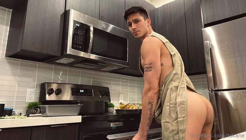 I'm cooking dinner for you. I hope you don't mind this buns ..
