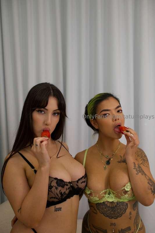 I love sharing with my friends and sucking on the tip 🍓❣️