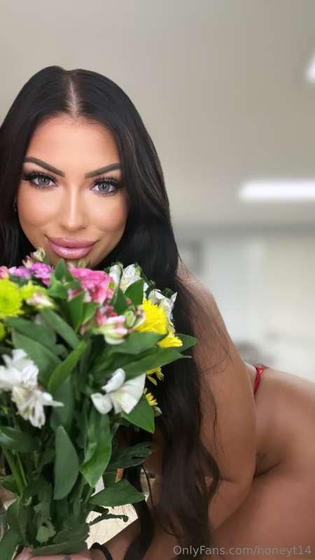 **HAPPY VALENTINES DAY!!!** ❤️💕
Giving you a little sneak pe..