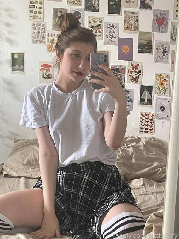 Will you be my teacher and I'll be your schoolgirl in stockings?😘