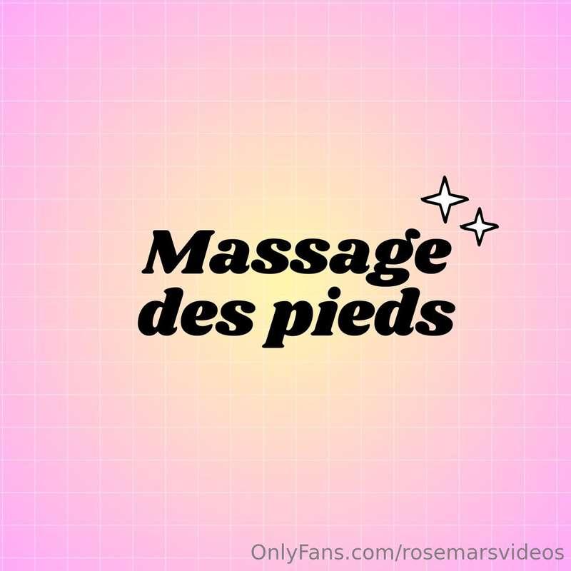 Je me masse les pieds à l'huile, en petite culotte sur mon l..