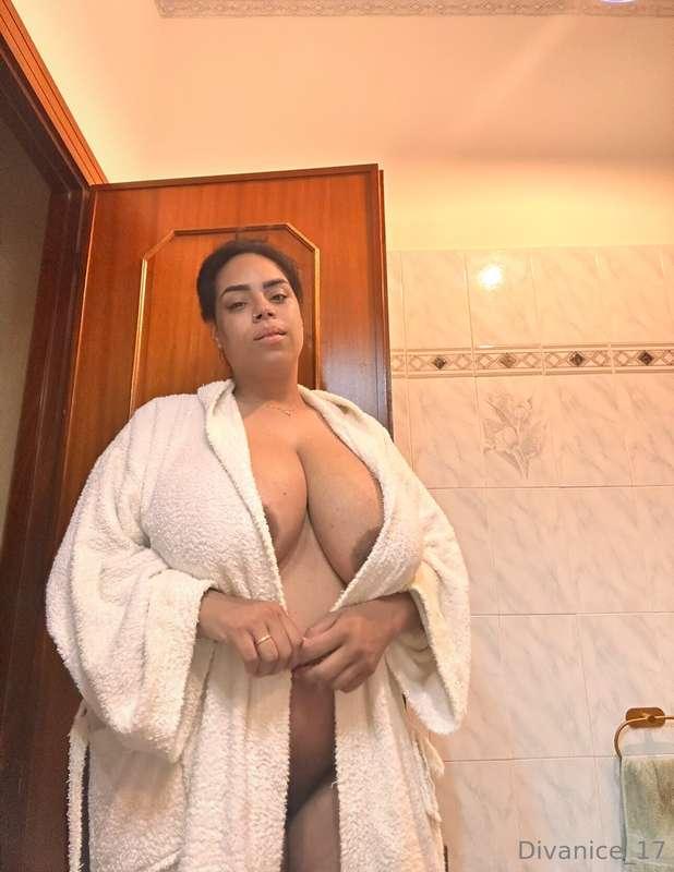 Quieres bañarte conmigo ? 