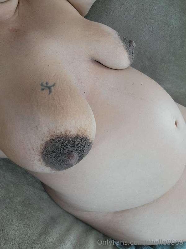 Wrinkly dark areolas 😈😈