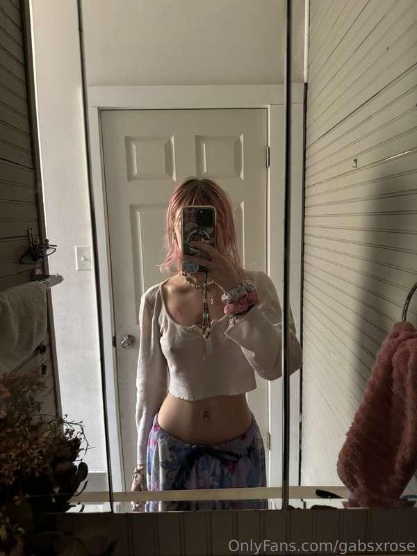 nipples thru the tshirt 🤍