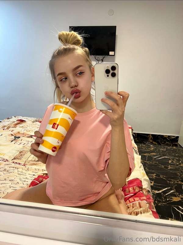 🔥@melisssa01 🔥
18 years old @melisssa01 😱 girl will make you..