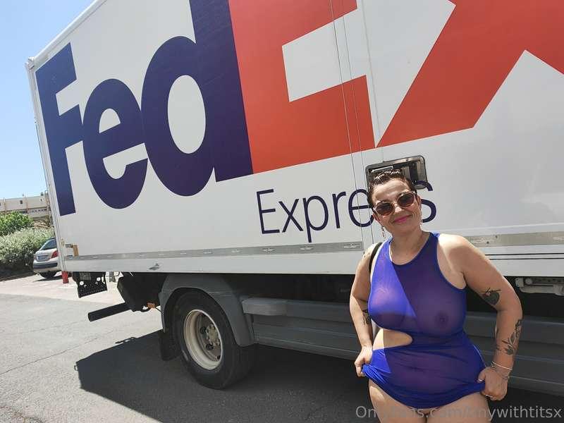 Did anyone order a 5ft UK cougar? 🤣🤣😁😁😘😘🇬🇧