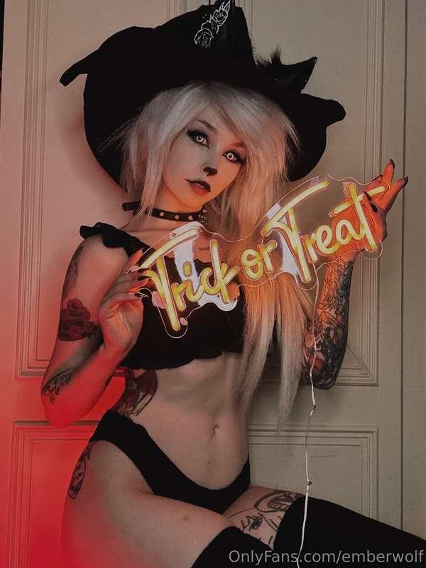 PREVIEW: witchy Loona! 🧙‍♀️🐺🖤 I’ll be posting a PPV and also..