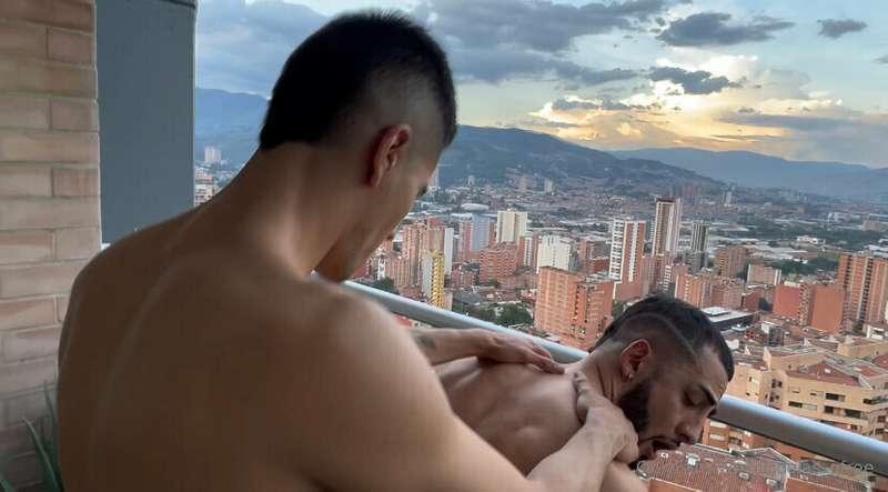Una culiada en el balcón y con esa vista quedaron ganas de r..