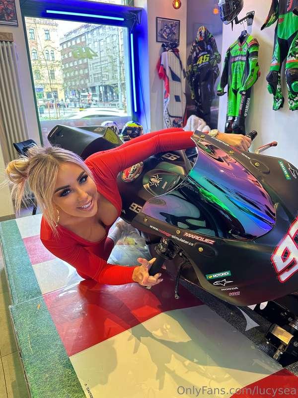 who wants to ride with me??😏