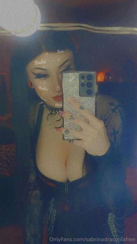 Habe you seen my *other* site that I post my nudes on? Link ..