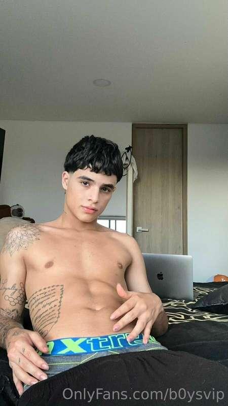 Who wants to see my new model 𝗡𝗔𝗞𝗘𝗗🧨👅 he normally don’t post..