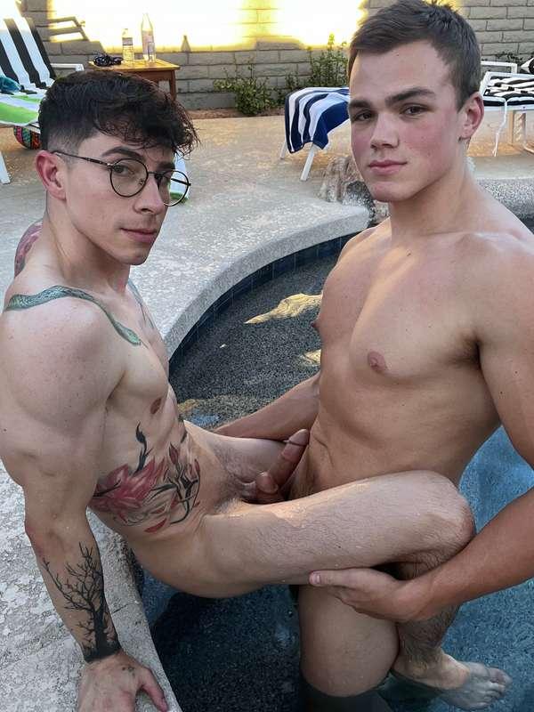 Sunshine, pool and naked dudes are calling our name 🤤💪🏽 @der..