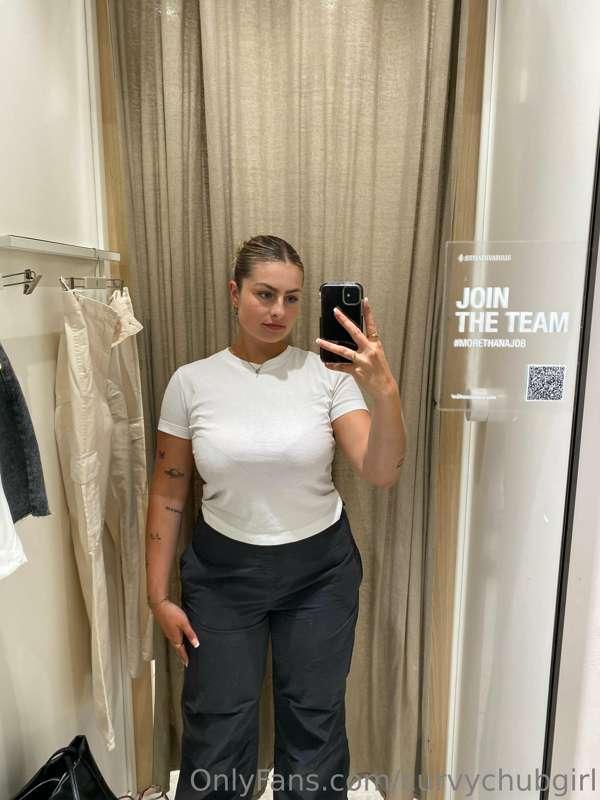 Shopping today, Also for my custom content request! 🙈👀🍑
Let ..