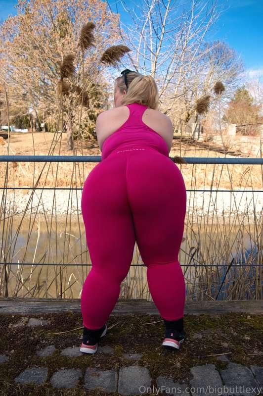 # PHAT ASS ALERT 🍑 *Stop scrolling & like this post if you'r..