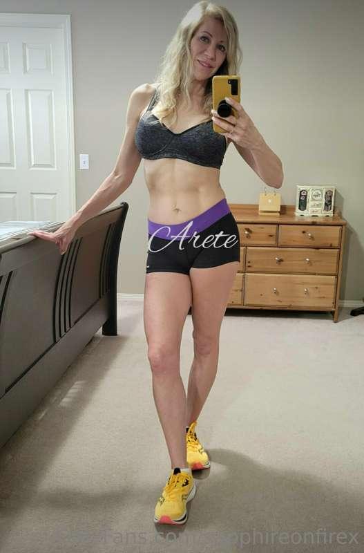 Something different, a classy girl. 😇 Sporty and sexy! Follo..