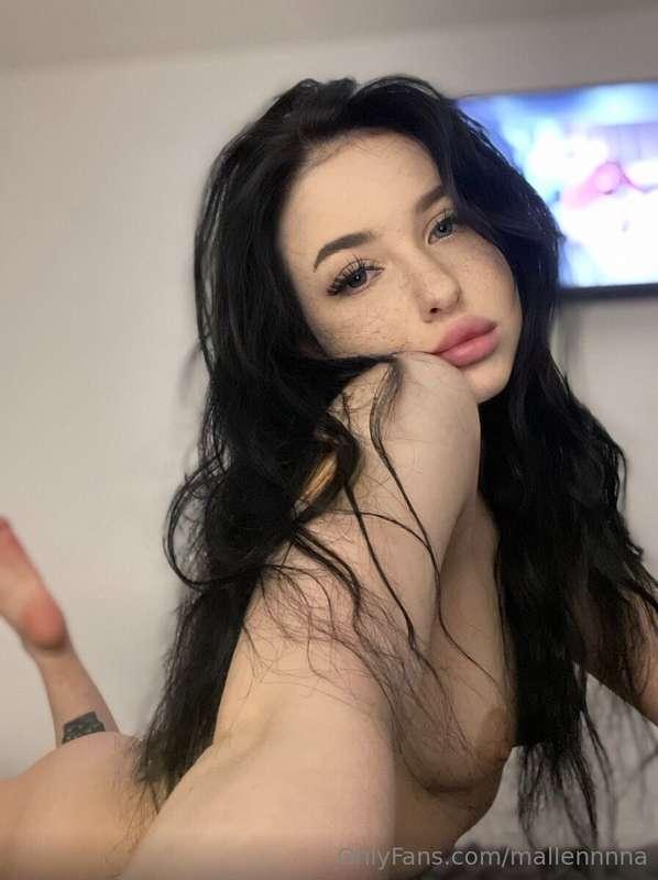 ## 🔥🔥🔥 HORNY PRINCESS🔥🔥🔥

😋 Witness her @regina_ero fondling..