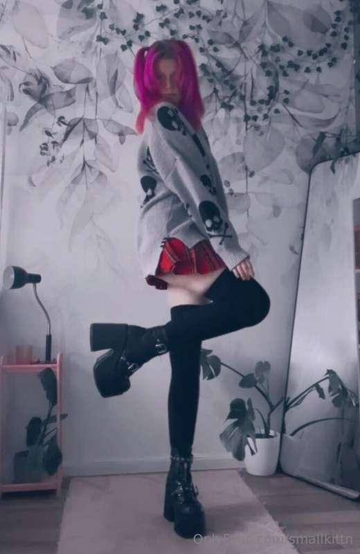 Would the shoes match to the outfit?