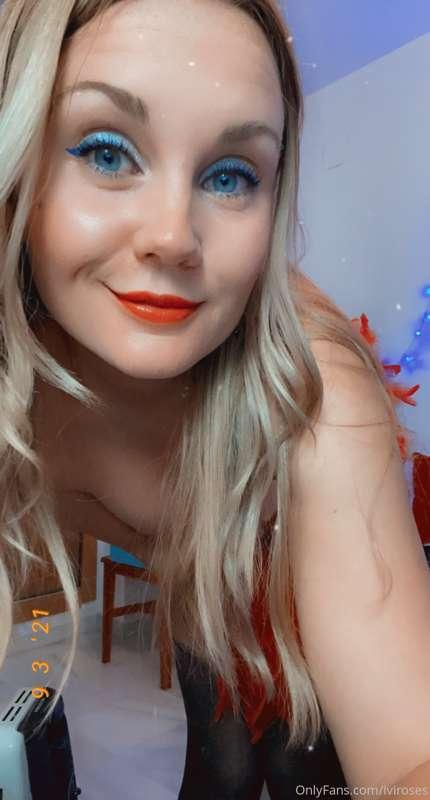 Kisses and naked dancing from today 🥰💋💋💋