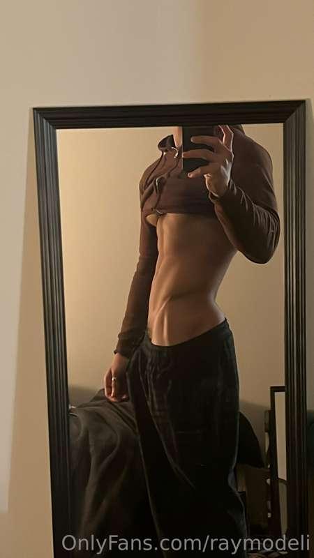 Peep the side Titty