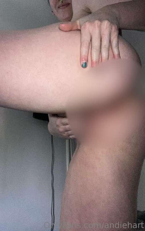 ***SENDING TO YOUR DMs - OR TIP $5+ ON THIS POST*** 

sendin..