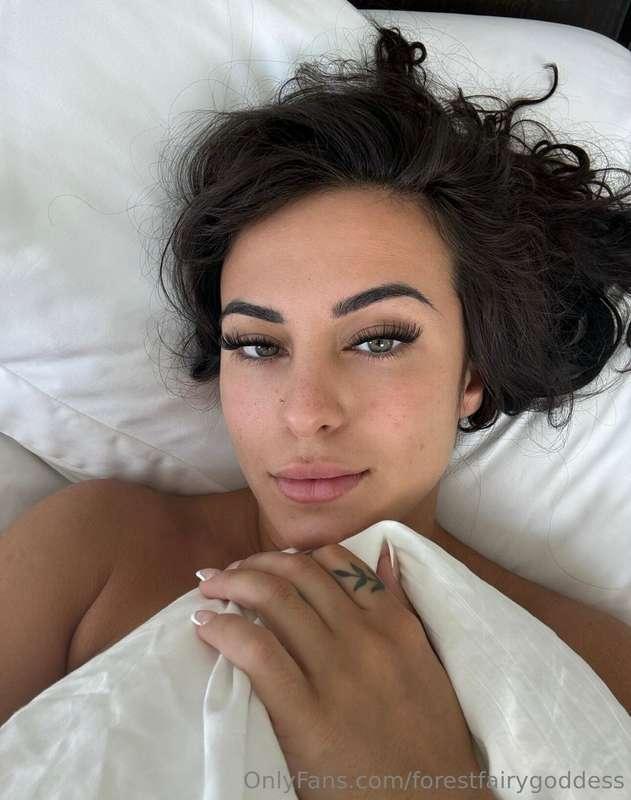 POV you wake up next to me 😌