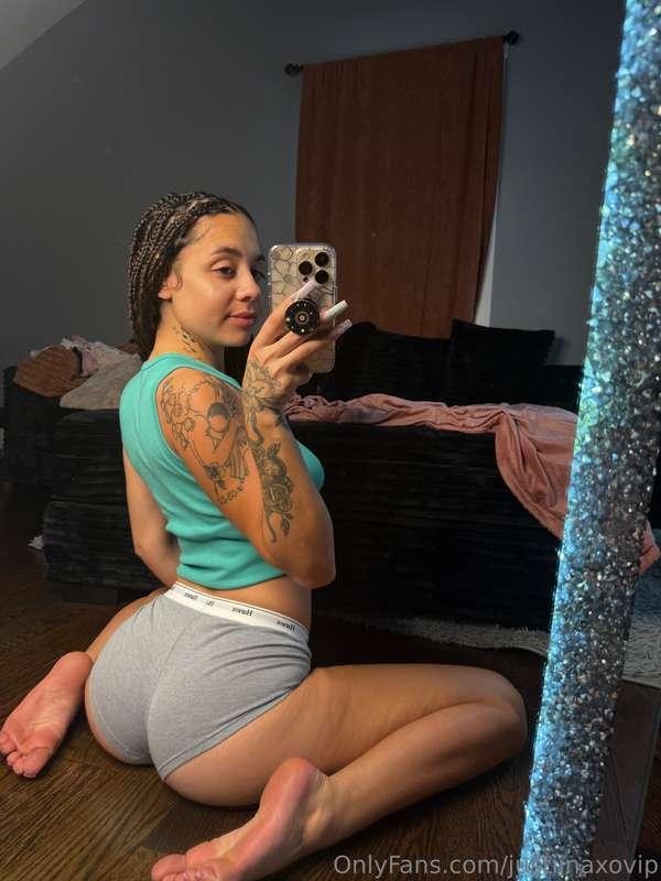 You like the view from the back? 🤭
