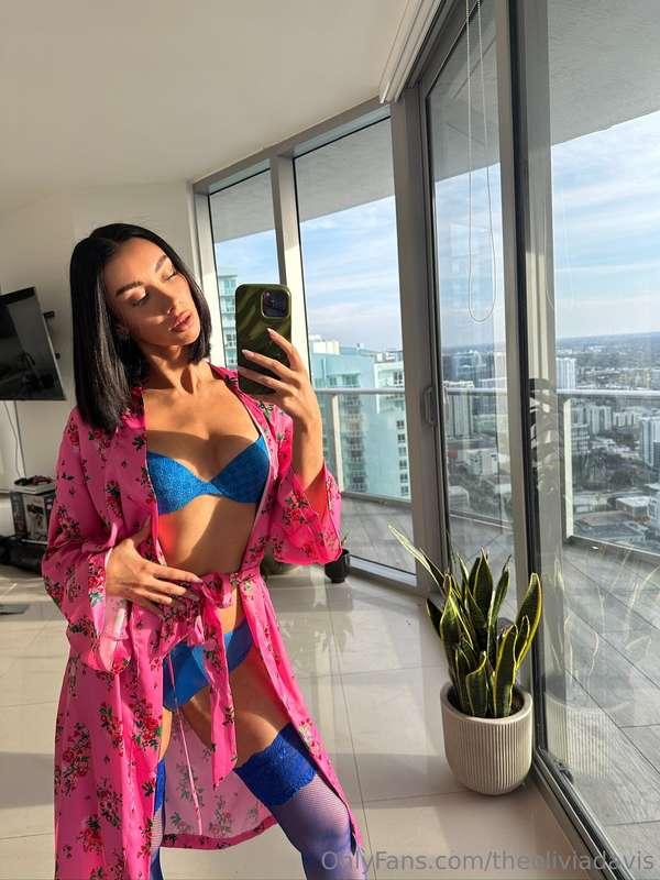 woke up to a view 👀 if i hit $200 i'll go live 😈