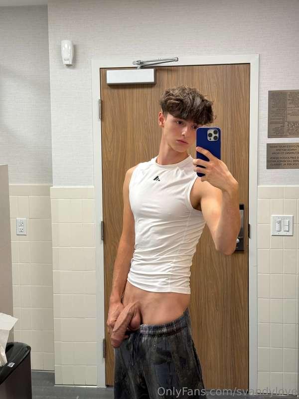 Big veiny cock! 🍆😛 ready to play with him and making him cum..