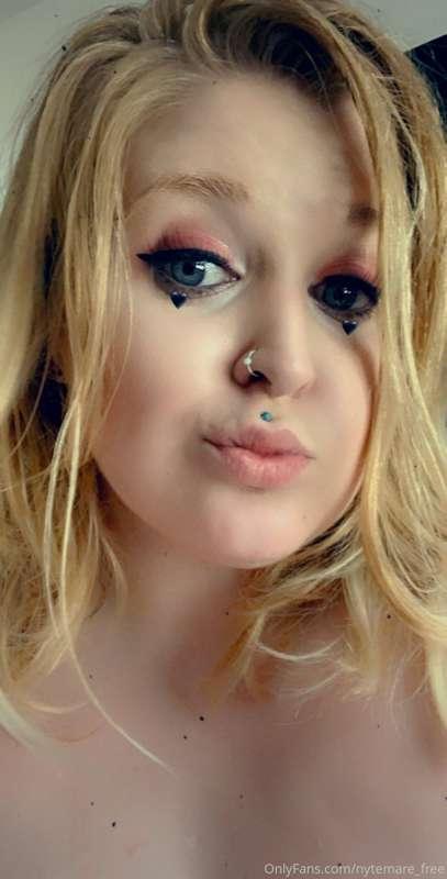 I smell like Viva la Juicy.....it’ll drive you wild! Wanna f..