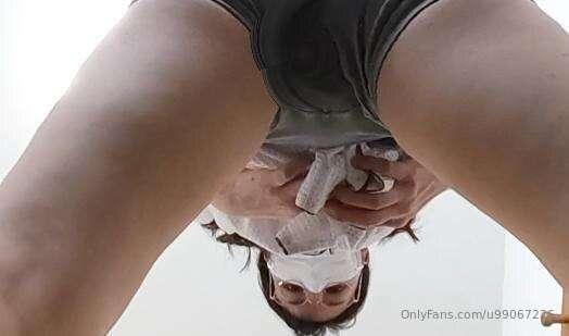 【360°VR】Tiny boy gets trampled by two sweaty women in the sa..
