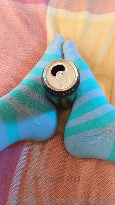 playful toes and cute socks! 🎪👣