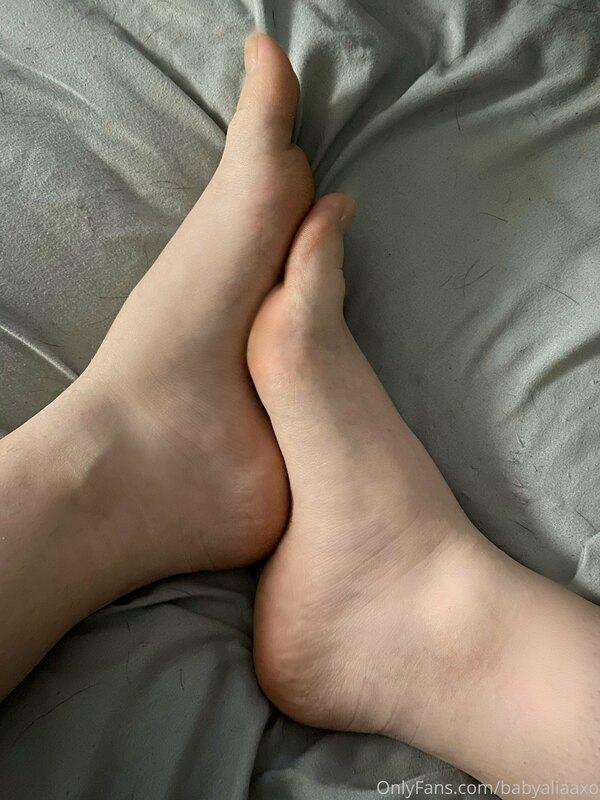 Another pic of my curvy feet