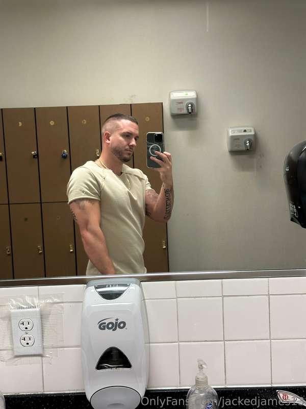 Been bulking lately and I’m up 6lbs😈 Can’t wait to get shred..