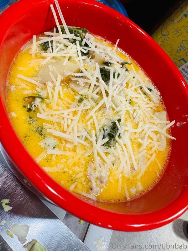 I cook like a chef too! 
Mama loves food so gotta get good a..
