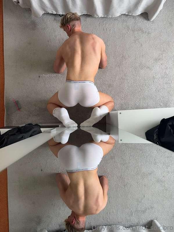 This pose means I like to get fucked 😈