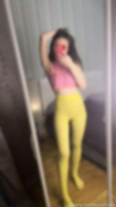 Sunny and yummy 🍋

#tights #pantyhose #fyp #cameltoe #selfie #legs #nylonfeet #nylon #fetish #brunette