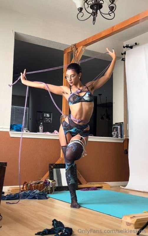 A mistress and her tool build a connection religiously to pe..