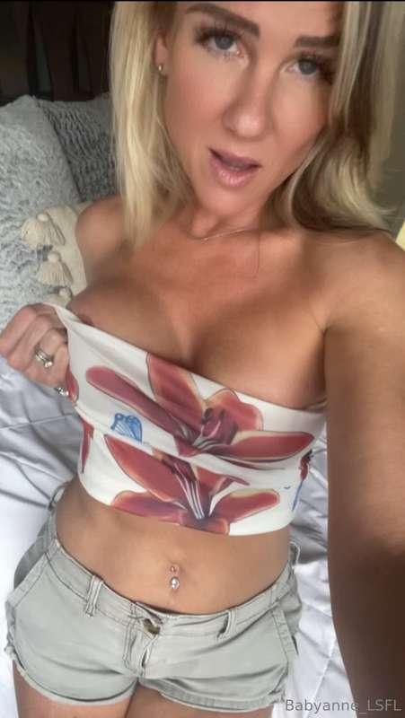 Swipe ➡️ for a titty flash!!!