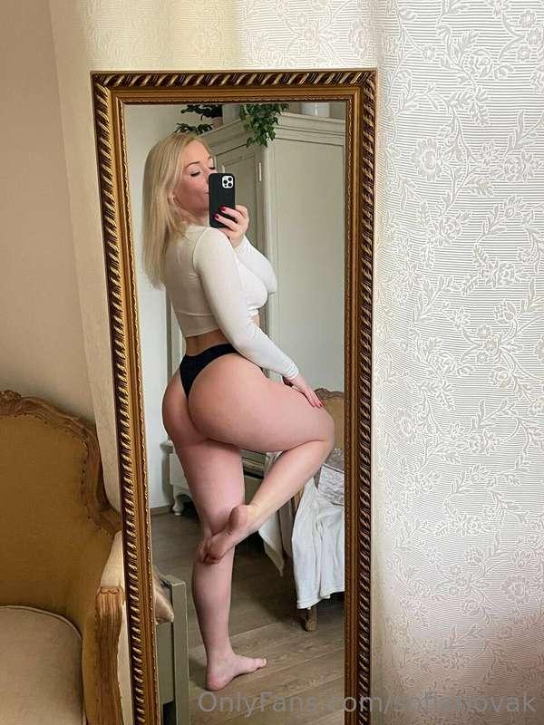 help me to balance... you could offer me your third leg😉
