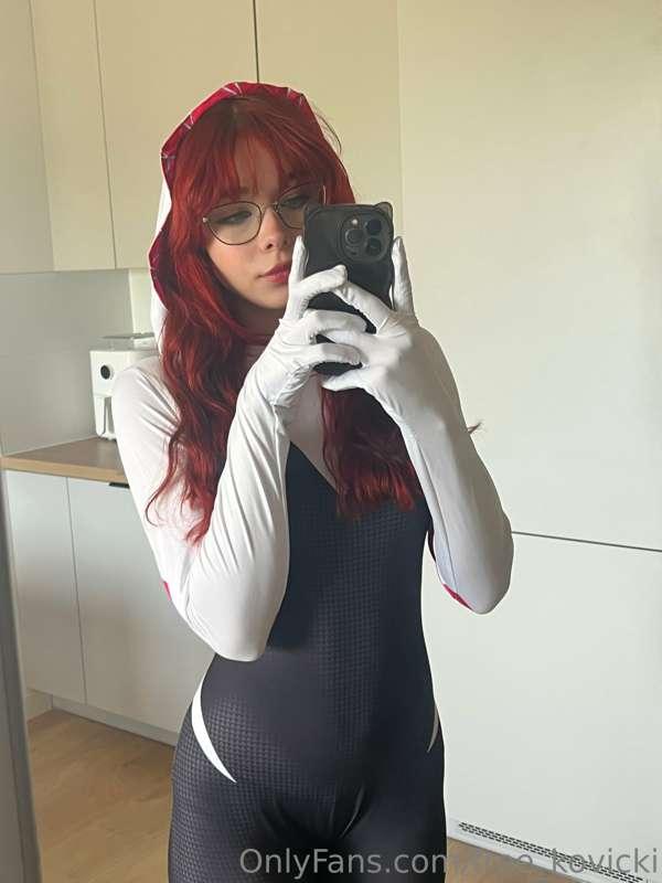 got my Gwen costume, any ideas for video?;3