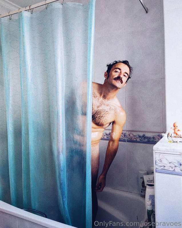 A todo esto, hola a todo el mundo.Hola a mirarnos cada vez c..