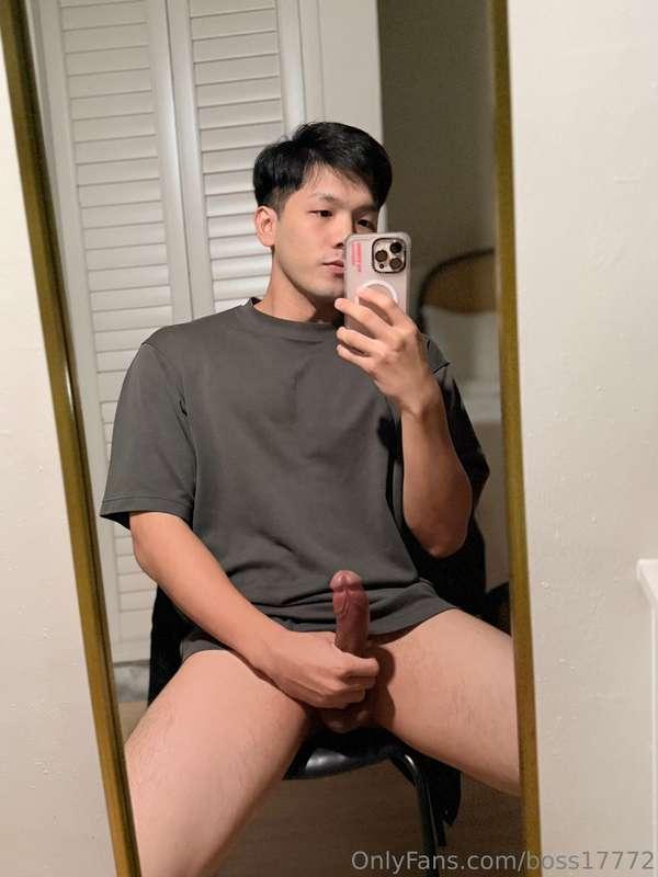 今天在這邊打手槍之後你們有新影片可以看了🥰Jerking off here today.You’ll have new ..