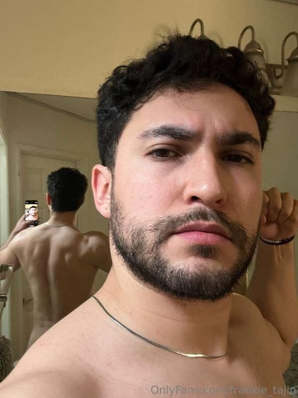 Quick pump check 💪🏻 before showering 🧼 🚿 and heading to go w..