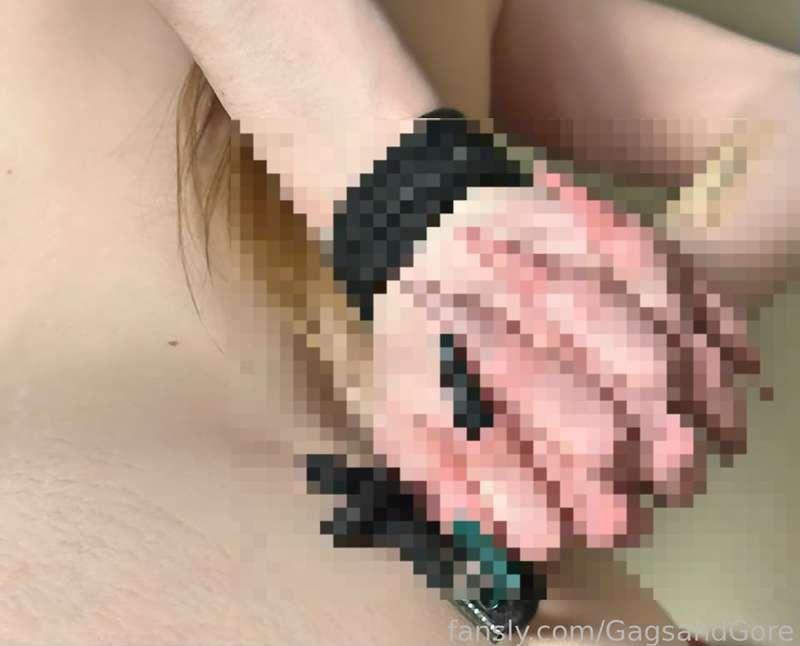 gagsandgore image #4