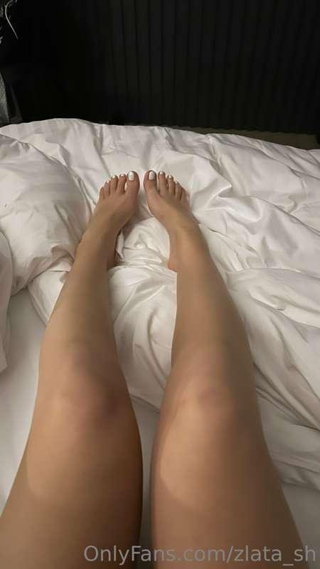 Do you like my pedicure?🥰