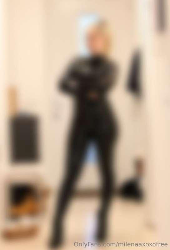 I'm in my LATEX CATSUIT Ready to Dominate You 😈

Ik ben in m..