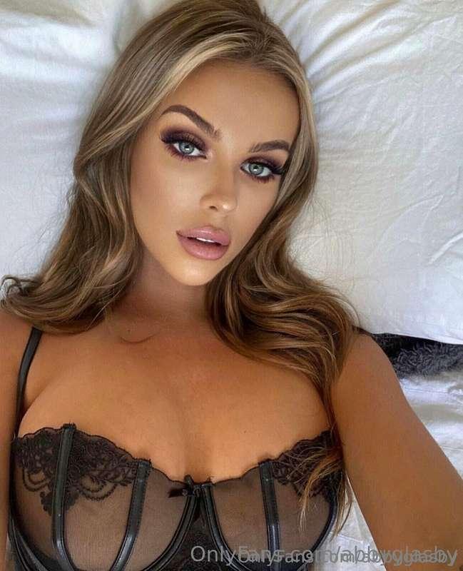 Message me when you wake up! Got a cute surprise for you 👅