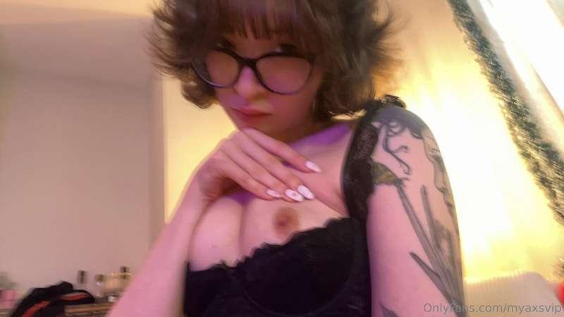 sitting pretty ;3 do you like this set? i'm so in love with ..